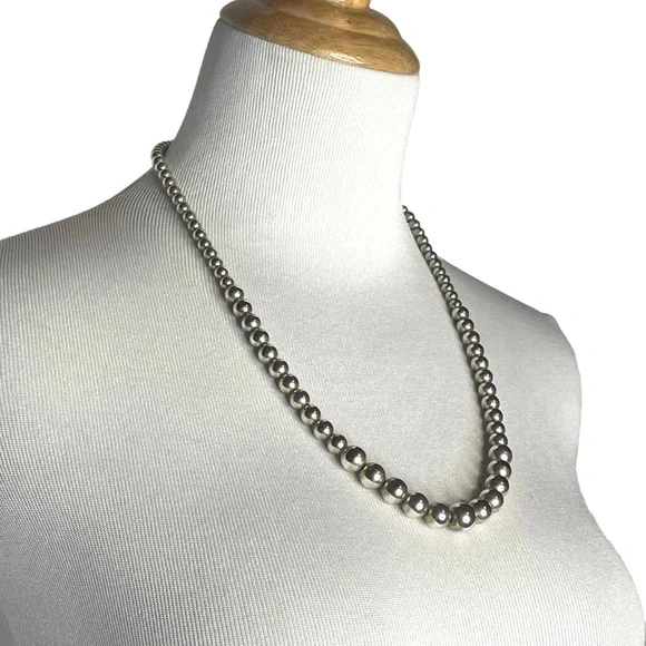 Oster Graduated Silver Beaded Necklace - Picture 7 of 9